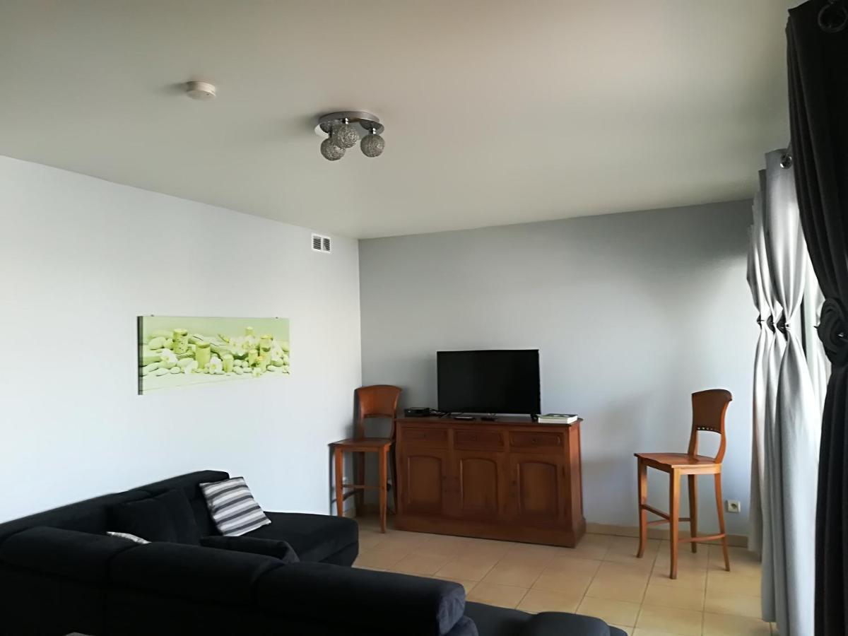 Appartement Meuble De Tourisme Сен-Пиер Екстериор снимка